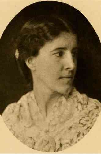 The Yellow Wallpaper: By Charlotte Perkins Gilman : Illustrated
