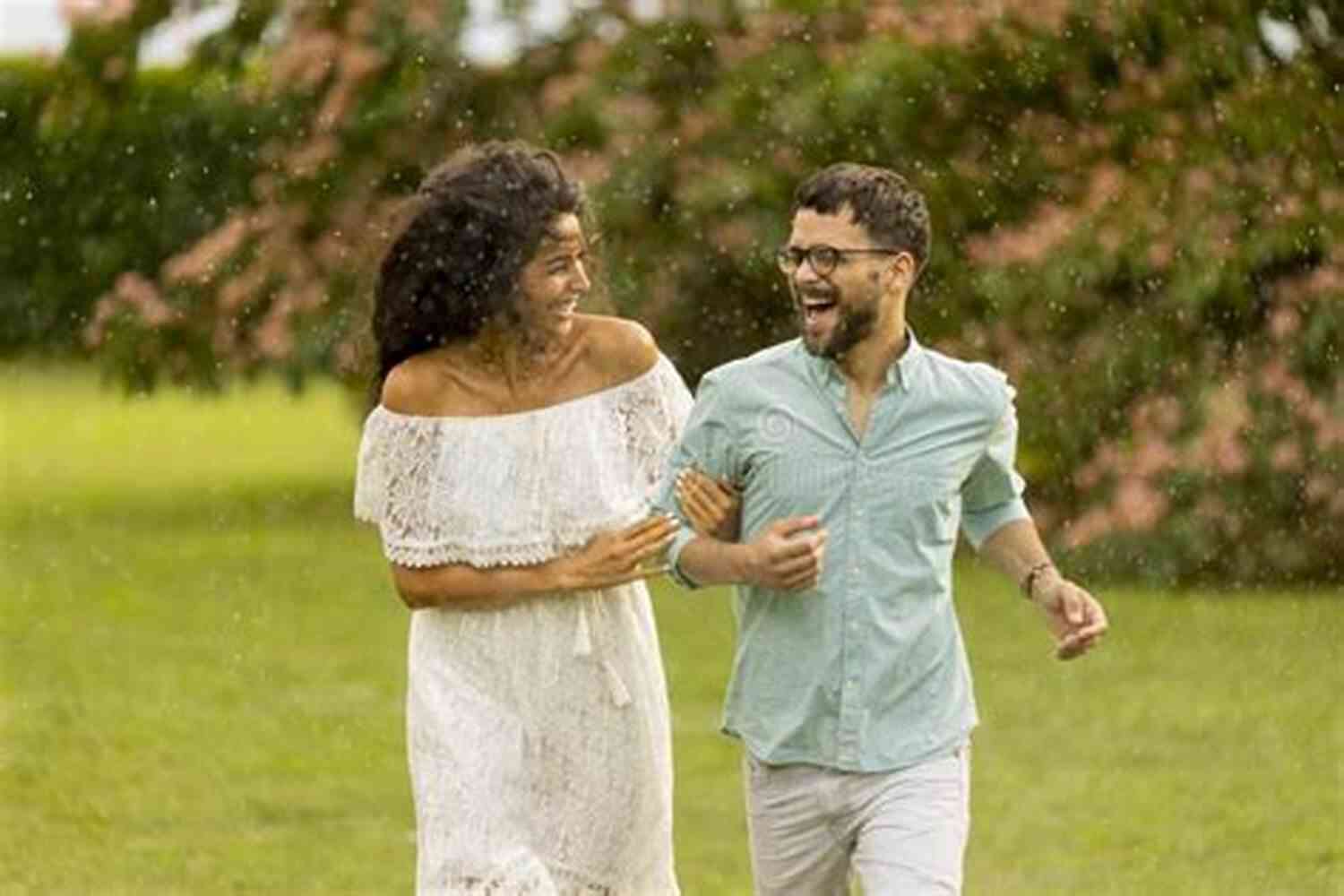 Couple Dancing Joyfully In The Rain 101 Romantic Text Messages For Your Girlfriend