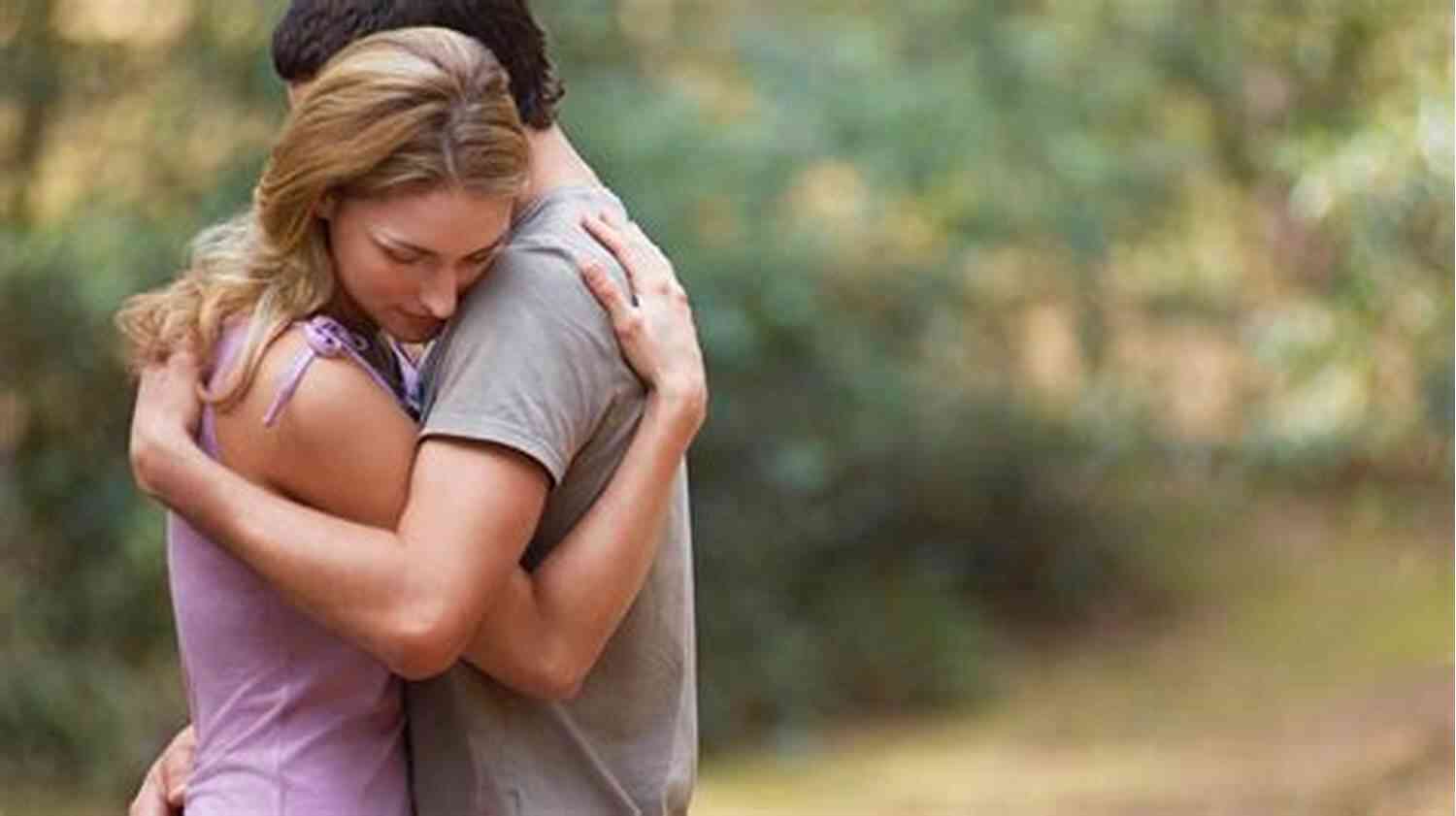 Couple Embracing In A Comforting Hug 101 Romantic Text Messages For Your Girlfriend