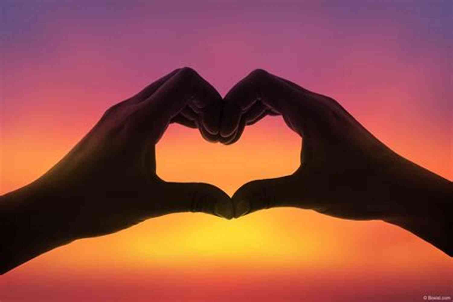 Couple Forming A Heart Shape With Their Hands 101 Romantic Text Messages For Your Girlfriend
