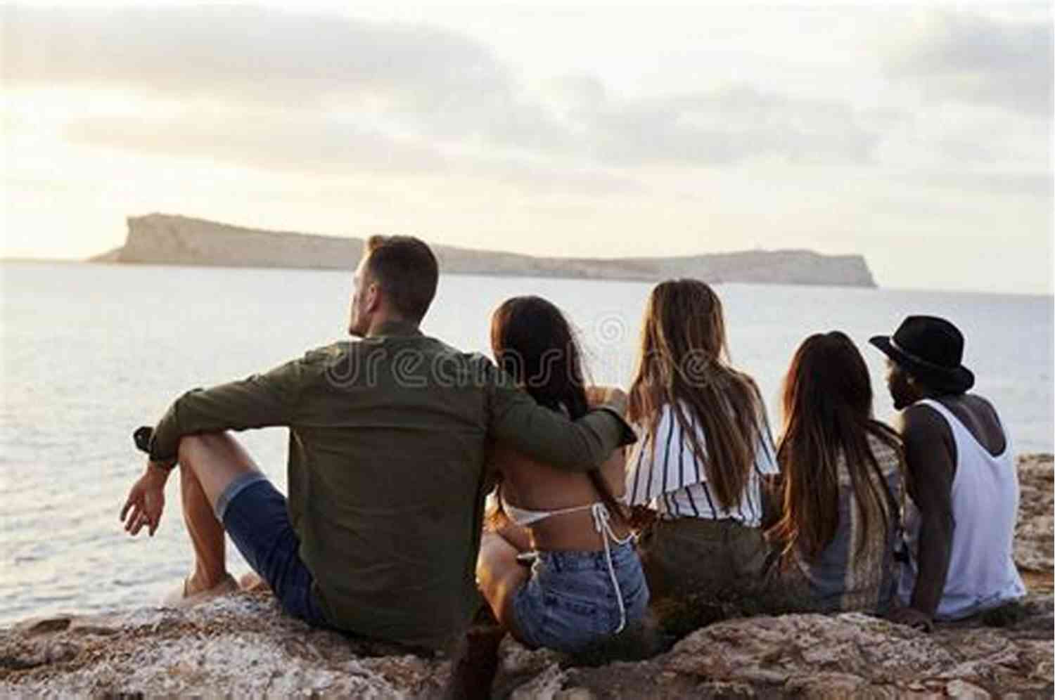 Couple Sitting On A Cliff And Watching A Mesmerizing Sunset Beside A Lighthouse 101 Romantic Text Messages For Your Girlfriend