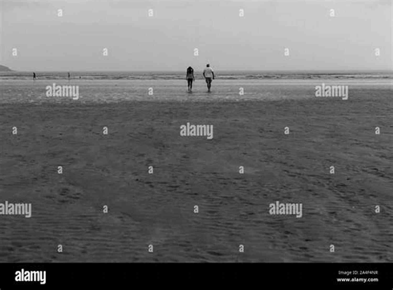 Couple Walking And Leaving Footprints On A Sandy Beach 101 Romantic Text Messages For Your Girlfriend