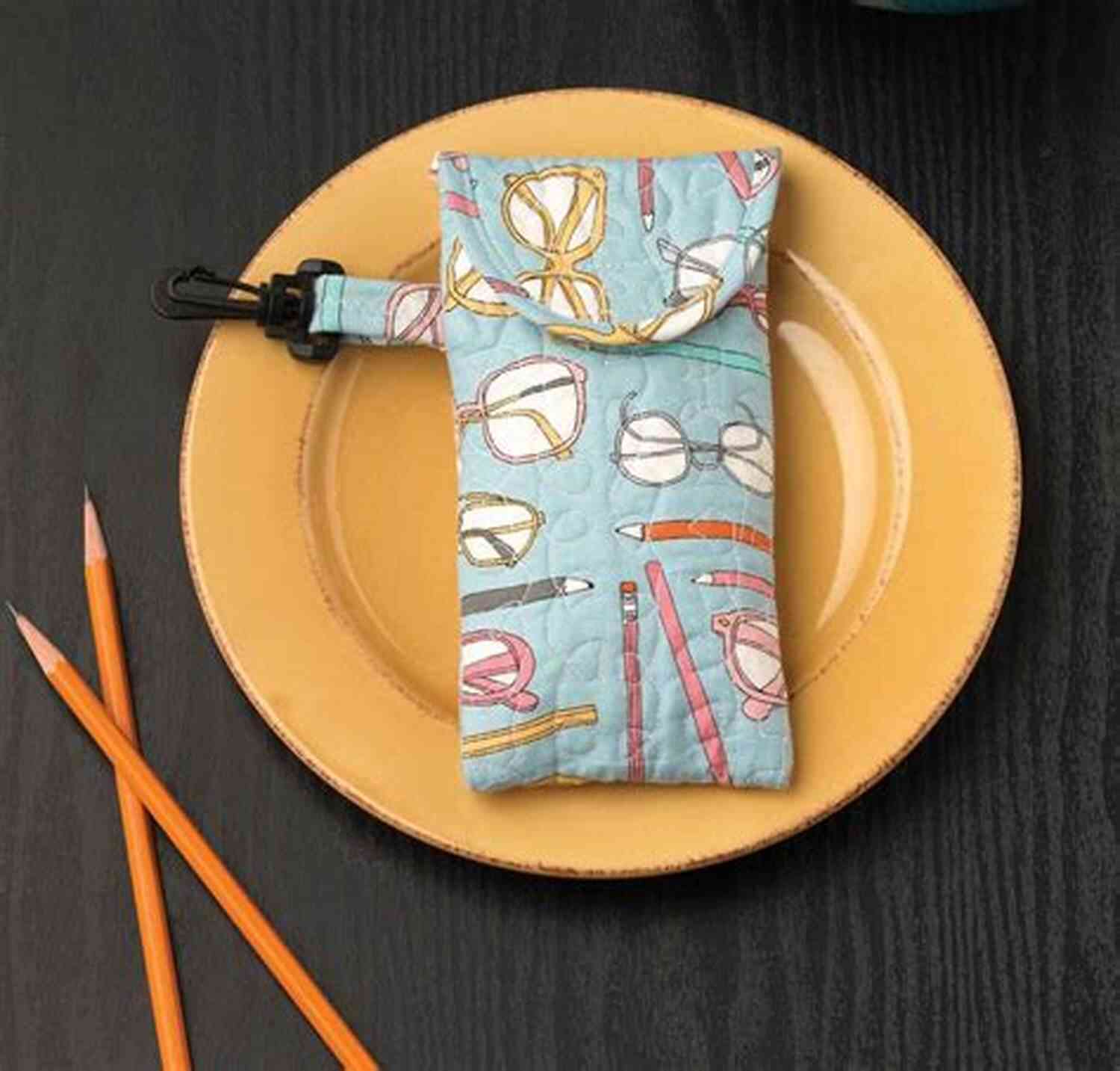 Download The Reading Eyeglass Case Pattern Reading Eyeglass Case: Plastic Canvas Pattern