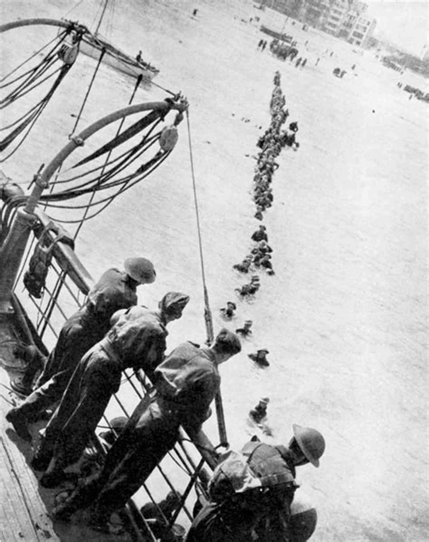 Dunkirk Evacuation During World War II Dunkirk D Day VE Day Surrender Of U Boat Fleet WWII 1939 45 Hemyock Memories Vol1: Illustrated Extracts From Vol 0: Eyewitness Stories By Hemyock Residents (Nearly Forgotten)