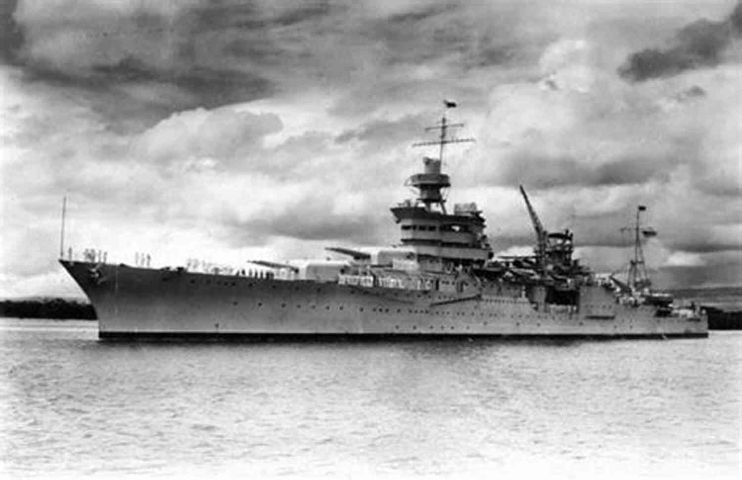 Historic Image Of The USS Indianapolis Sailing Through Rough Waters During World War II Lost At Sea: The Story Of The USS Indianapolis (The Storm Of War 4)
