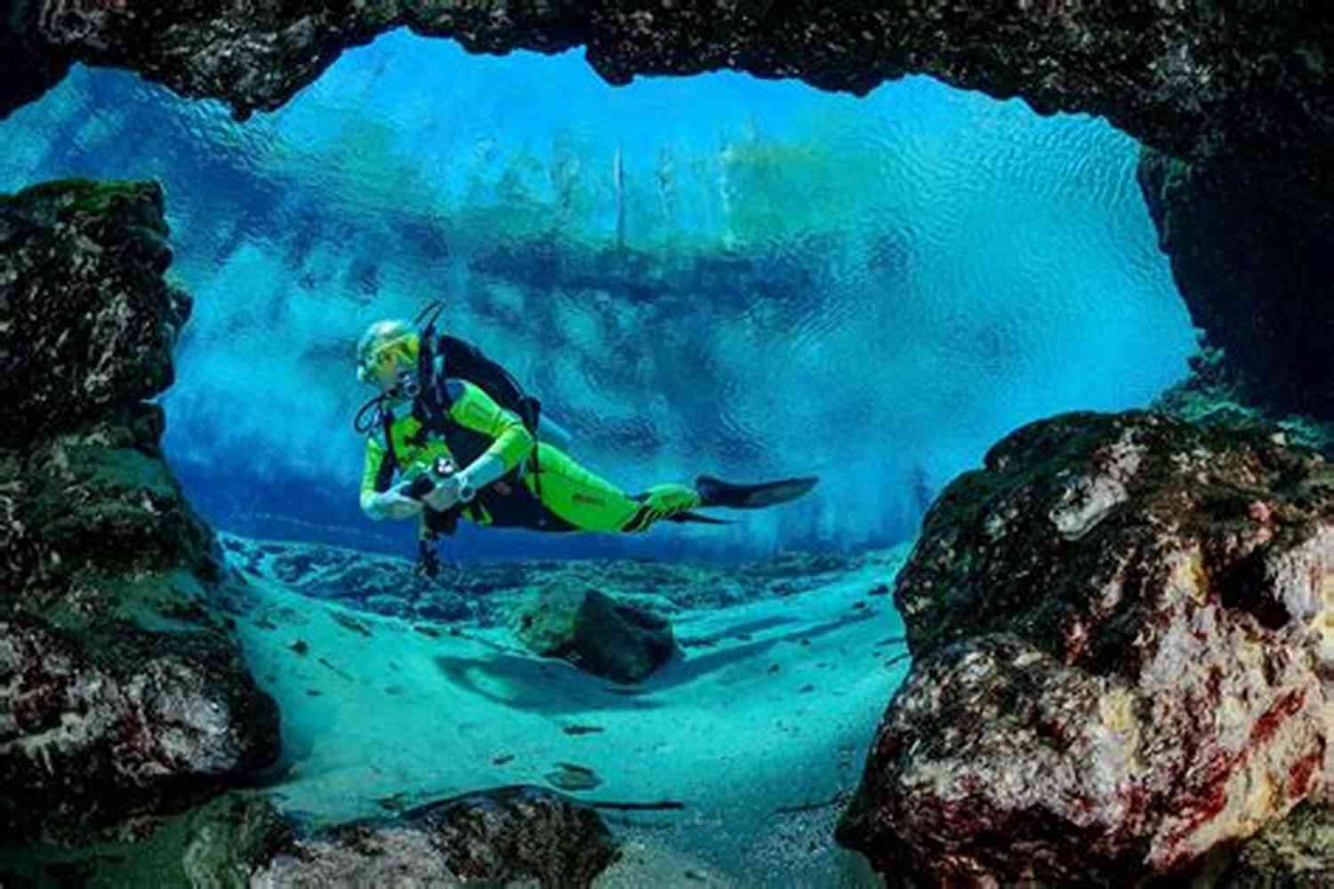 Mysterious Underwater Landscape Dive Into The Captivating World Of The Tom Hilton. Beneath Sunless Waves (The Tom Hilton 1)