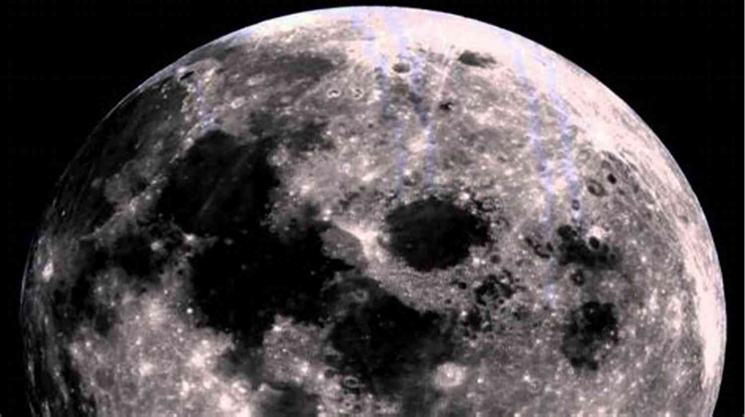 Shifter Gazing At The Mesmerizing Moon One Night In Garoureve (The Shifters Of Garoureve 1)